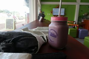Smooth Smoothie work at Ukku Acai Bar in Puerto Ayora