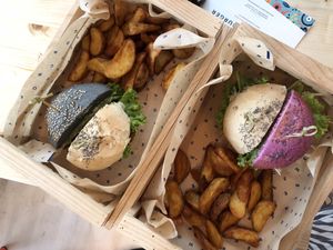 By: SquatCilla.nl at Flower Burger in Rotterdam