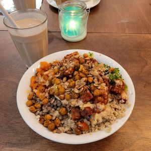 Green Protein Bowl at SLA - Oude Binnenweg in Rotterdam
