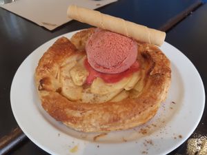 Dessert: Apple pie at Vegania in Madrid