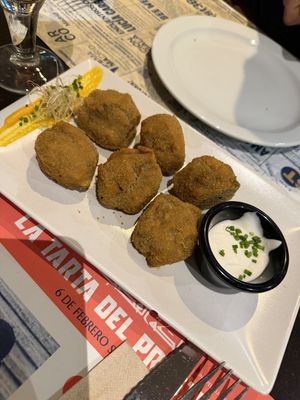 Fuimos a probarlo y nos sorprendió muchísimo, comida muy rica y de calidad. Superó mucho nuestras expectativas ☺️ probamos más cosas y todo espectacular, volveremos ❤️  at Vegania in Madrid