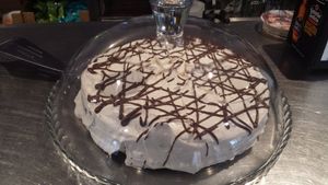 Tarta de zanahoria con praliné para merendar los sábados at Vegania in Madrid