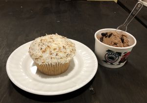 Cupcake y Helados de Chocolate!! Deliciosos!! at Gesund in Cartago