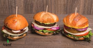 Vegan Burgers at Gesund in Cartago