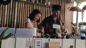 Happy people = Happy food!! 💚🌎 at All You Eat is Love in Chiang Mai