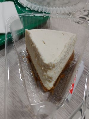 Vegan Cheese cake at Marché Tau  in Blainville