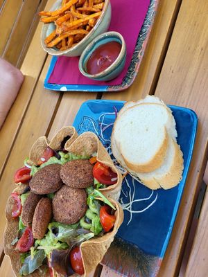  at King's Caffe in Malinska