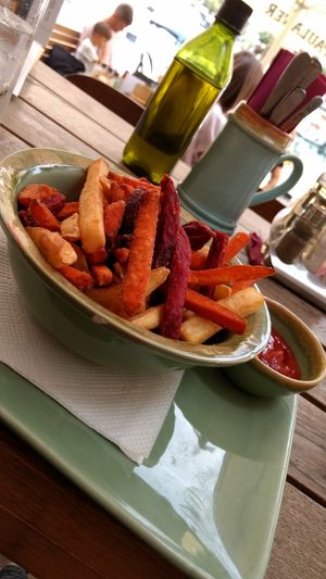 Tricolore fries (celery, carrots and rootbeets) at King's Caffe in Malinska