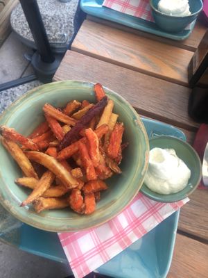tricolour fries with vegan mayonnaise  at King's Caffe in Malinska