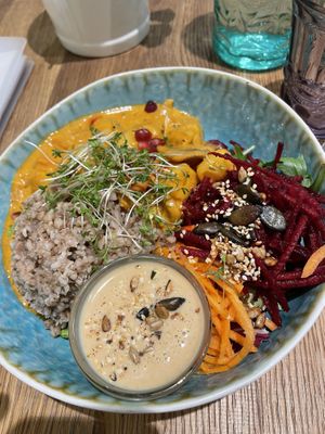 Ragout mit Pilzen, Buchweizen und Salat, vegan   at My Secret Garden Cafe in Vienna