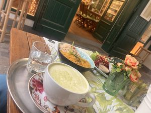 Erg leuk verborgen straatje  at My Secret Garden Cafe in Vienna