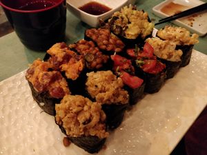 Gunkan: Tempeh Épicé, Shitake & Avocat, Natto, Betterave, Tomate & Pesto, Chou-fleur at Souchi in Montreal