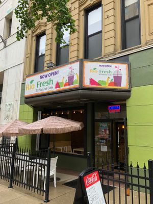 Store front at Rio Fresh Cafe in Columbus