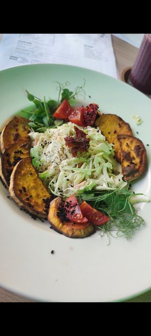 Batatas - sweet potato with coleslaw salad at bistro ZDRAVO in Sarajevo