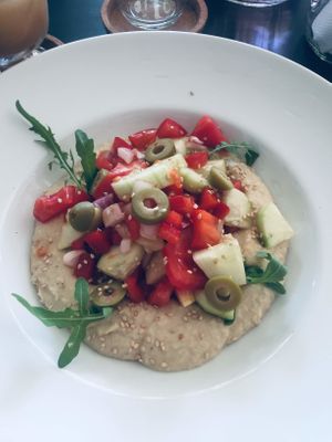 hummus at bistro ZDRAVO in Sarajevo