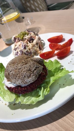 Burger at bistro ZDRAVO in Sarajevo