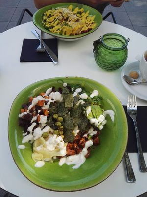 Vegan salat with quinoa etc at Greenbowl Poke and Coffee in Bielefeld