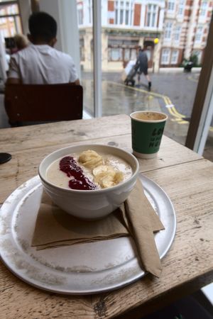 porridge and chailatte at The Good Life Eatery in North West London