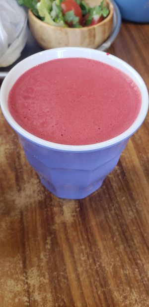 Beet and Apple Juice at I'm Here Because of my Wife - Ani Po Biglal Ishti - אני פה בגלל אשתי in Jerusalem