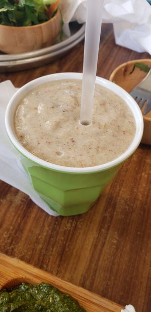 Lozenge Shake (pear, oats, dates, and flax) at I'm Here Because of my Wife - Ani Po Biglal Ishti - אני פה בגלל אשתי in Jerusalem