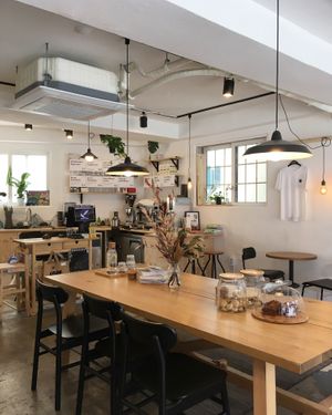 offer drinks at Vegan Space in Seoul