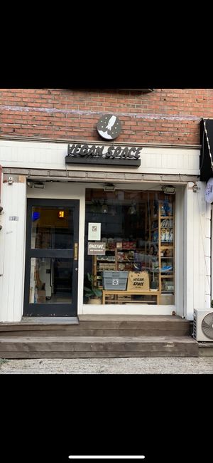 Small but full of options at Vegan Space in Seoul
