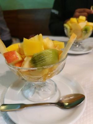 Fruit salad at La Reine de Saba in Paris