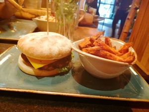 Wolpertinger (vegan) + Süßkartoffelfritten at Hans im Glück in Nuremberg