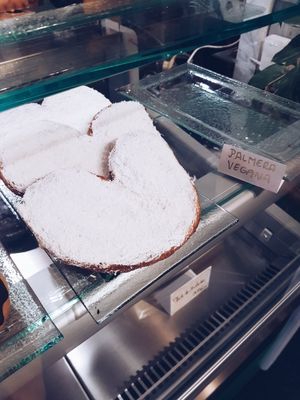 Palmera vegana at Pastelería New York in Bilbao