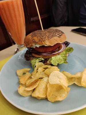 Hamburguesa beyond meat at Pastelería New York in Bilbao