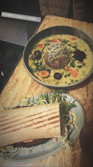 Schweden Sandwich🇸🇪 und Kohlgericsoup  at Botanica in Magdeburg