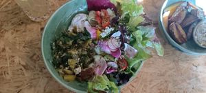 Bowl mit Kimchi, Tofu und mehr at Botanica in Magdeburg