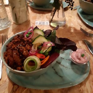 Zachi bowl, lecker 😊 at Botanica in Magdeburg