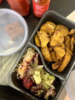 tandoori aloo - baked potatoes with tandoori spices, salat, cabbage and beetroot - big package for only 2€ at Veda in Bratislava