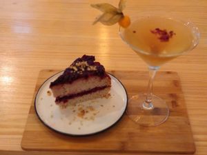 Buckwheat & strawberry cake and a glamorous cold tea cup at Okaeri in Gijon