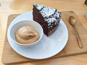 cocoa cake with coffee foam cream at Okaeri in Gijon