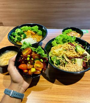 Spreading  at  Kimburi 金料理 in Central Singapore