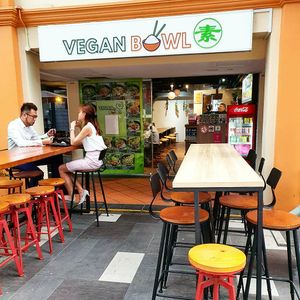Day sign board not lit at  Kimburi 金料理 in Central Singapore