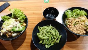 Vegetable soup, edamame, Spaghetti at  Kimburi 金料理 in Central Singapore