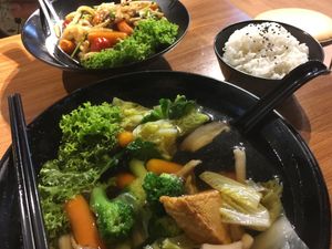 Noodle bowls and rice at  Kimburi 金料理 in Central Singapore