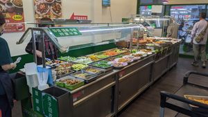 The buffet spread at ZhǎngChūn 長春 - Minzu in Tainan