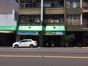 view from across the street at ZhǎngChūn 長春 - Minzu in Tainan