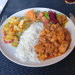 Strogonoff de tofu at Anjo Verde in Braga
