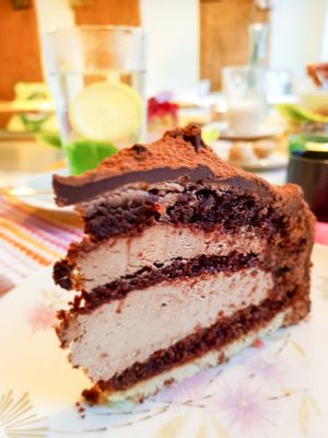 Schokopraline - Nougat chocolate cake at püük - fein + herausgeputzt in Hamburg