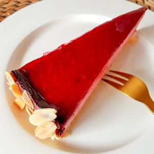 "Himmlische Himbeere" - raspberries cake at püük - fein + herausgeputzt in Hamburg