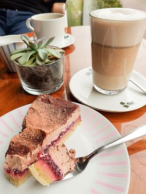 Amazing chocolate cherry cake with chai latte and almond milk at püük - fein + herausgeputzt in Hamburg