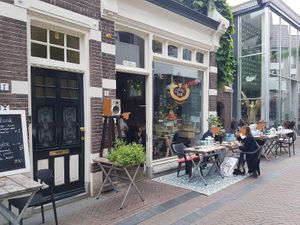 front + outdoor terrace at Central Park in Apeldoorn