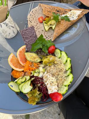 Veggie bowl & galette de sarasin at Fragrant Delice in Corsica