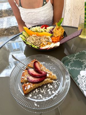 Veggie Bowl and Fondant a l'Amand at Fragrant Delice in Corsica