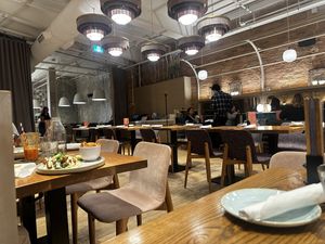 Nice setting   at Fresh Kitchen & Juice Bar in Toronto